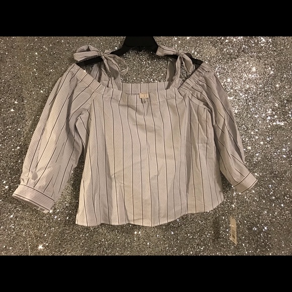 Top - Picture 2 of 2